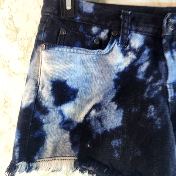 bebe jeans Phantom Wash Jean Shorts - Picture 3 of 10